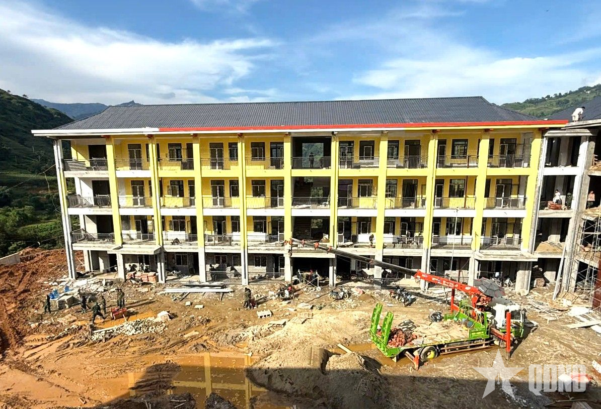 Trung đoàn 877 (Bộ CHQS tỉnh Tuyên Quang) góp sức dựng trường nơi biên giới Pà Vầy Sủ